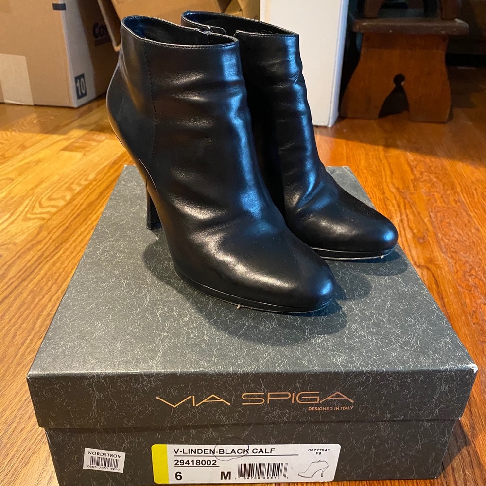 Lightly worn Via Spiga Booties